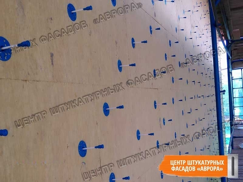 Механическое крепление минеральной ваты на каменной стене Для монтажа минеральной ваты на каменные стены используют забивные дюбеля. При монтаже МВП на каркасные стены необходимо применять рондоли с саморезами.