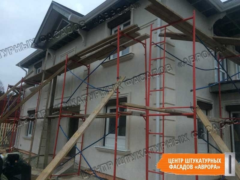 Агалатово, Ольховая аллея Демпферный слой из ПСБ-С 25Ф по Velox, частично подготовка под клинкерную плитку, частично - силиконовая декор. штукатурка Baumit SilikonTop K 1,5 (шубка)