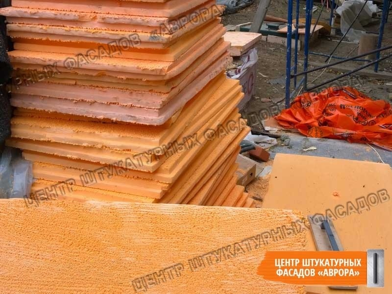 Адгезирование ЭППС Для повышения адгезии клеевых смесей армирующего слоя к поверхности утеплителя рекомендуем процарапать поверхность Пеноплэкса полотном ножовки или пластиной с шипами