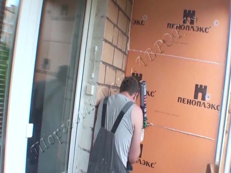 Теплоизоляция швов - утепление балкона После монтажа экструированного пенополистирола пеноплэкс необходимо позаботиться о теплоизоляции швов во избежание мостиков холода
